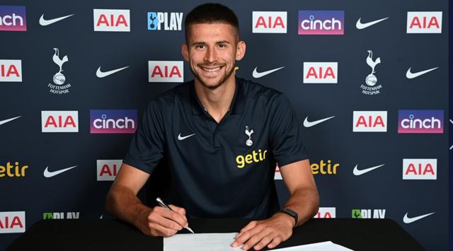 星空体育网页-官方：门将维卡里奥加盟热刺 签约至2028年